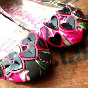 Betseyville Black & Hot Pink Heart Slip-on Shoes 7